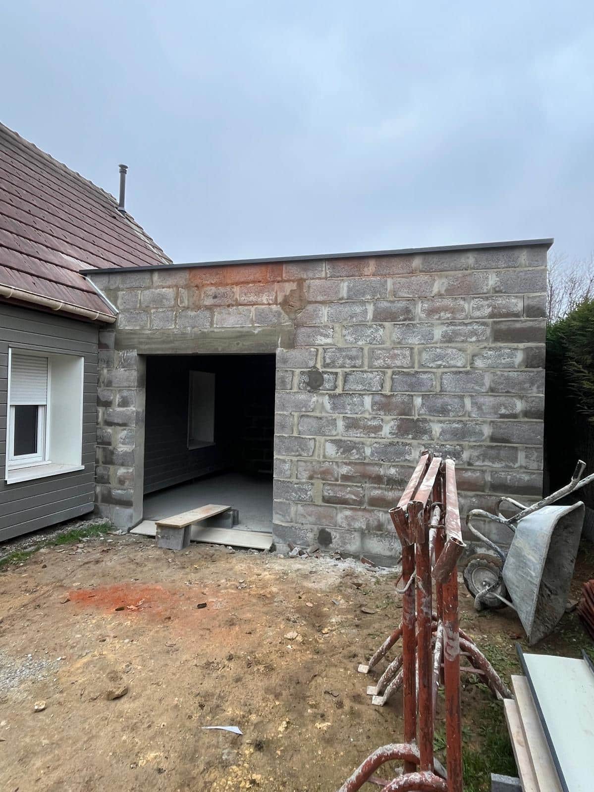 Mur en pierre sèche reconstruit par MCP Bâtiment à Deauville, Calvados